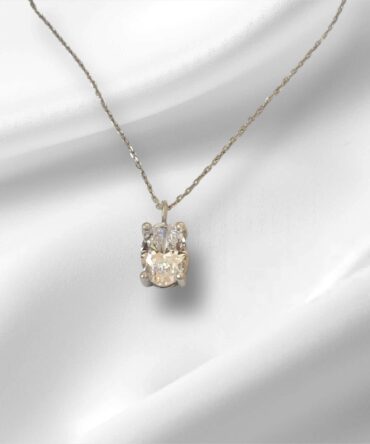 Λευκόχρυσο μενταγιόν μονοπετράκι σε σχήμα οβάλ με πέτρα ζιργκόν , κ14