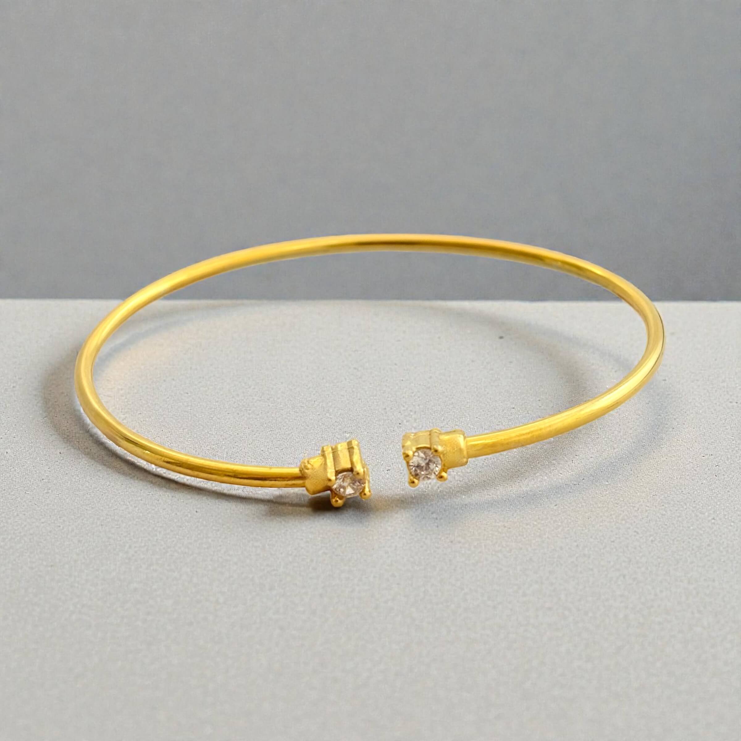 Επιχρυσωμένη γυναικεία χειροπέδα με πέτρες ζιργκόν από ασήμι 925