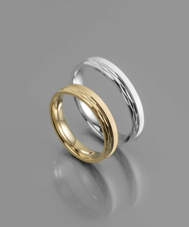 Χρυσές ή λευκόχρυσες βέρες γάμου με γραμμωτό σχέδιο στην μια άκρη και τρισδιάστατο στην άλλη άκρη , κ14