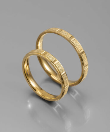 Χρυσές βέρες γάμου με διαδοχικά διαμανταρίσματα στο εσωτερικό , κ14