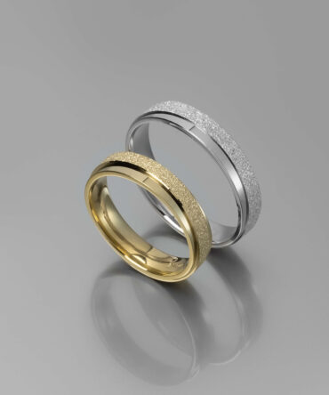 Χρυσές ή λευκόχρυσες βέρες γάμου με διαμαντάρισμα στο ένα άκρο , κ14