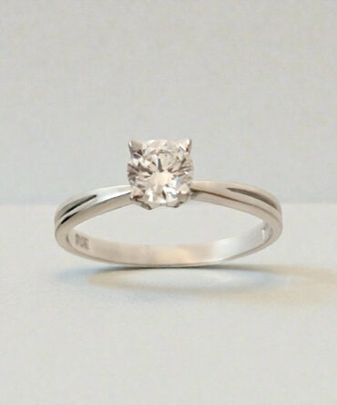 Λευκόχρυσο μονόπετρο δαχτυλίδι με πέτρα ζιργκόν   , κ9