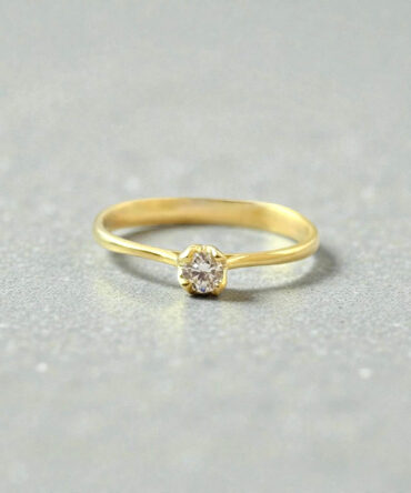 Χρυσό μονόπετρο δαχτυλίδι σε κλασική γραμμή με πέτρα ζιργκόν , κ14