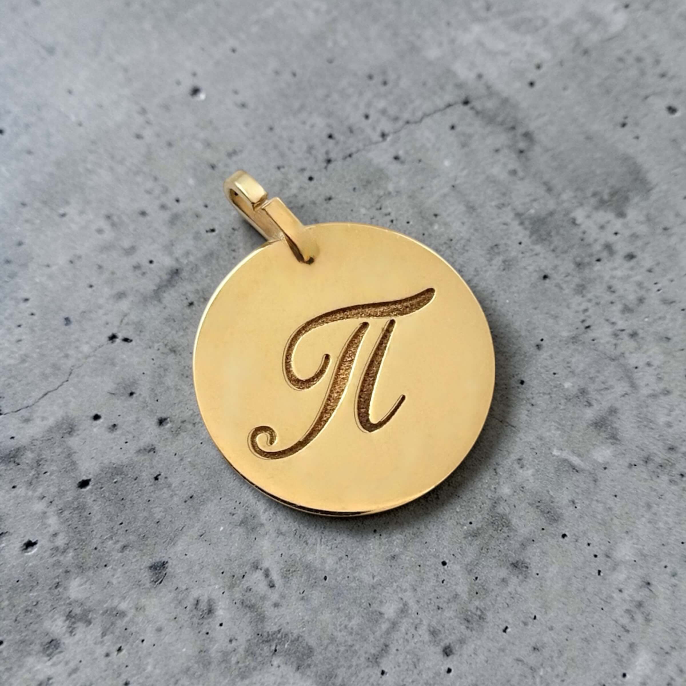 Χρυσό μονόγραμμα 'Π' για μενταγιόν σε στρογγυλό πλακάκι , κ14