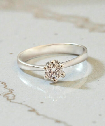 Λευκόχρυσο μονόπετρο δαχτυλίδι με πέτρα ζιργκόν   , κ9