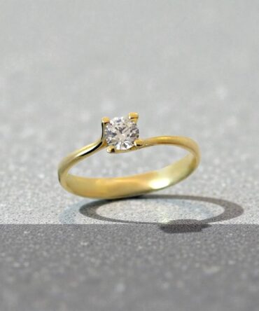 Χρυσό μονόπετρο δαχτυλίδι στυλ φλόγα με πέτρα ζιργκόν , κ14