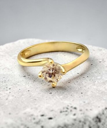 Χρυσό μονόπετρο δαχτυλίδι με πέτρα ζιργκόν στυλ φλόγα  , κ9