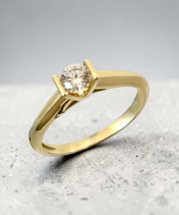 Χρυσό μονόπετρο δαχτυλίδι με πέτρα ζιργκόν  , κ9