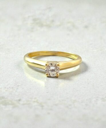 Χρυσό μονόπετρο δαχτυλίδι σε κλασική γραμμή με πέτρα ζιργκόν , κ14