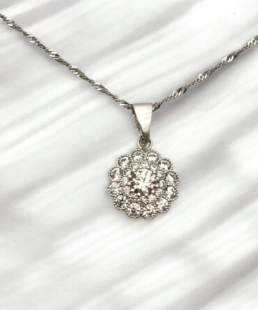 Λευκόχρυσο μενταγιόν σε σχήμα λουλουδιού με πέτρες ζιργκόν, κ14