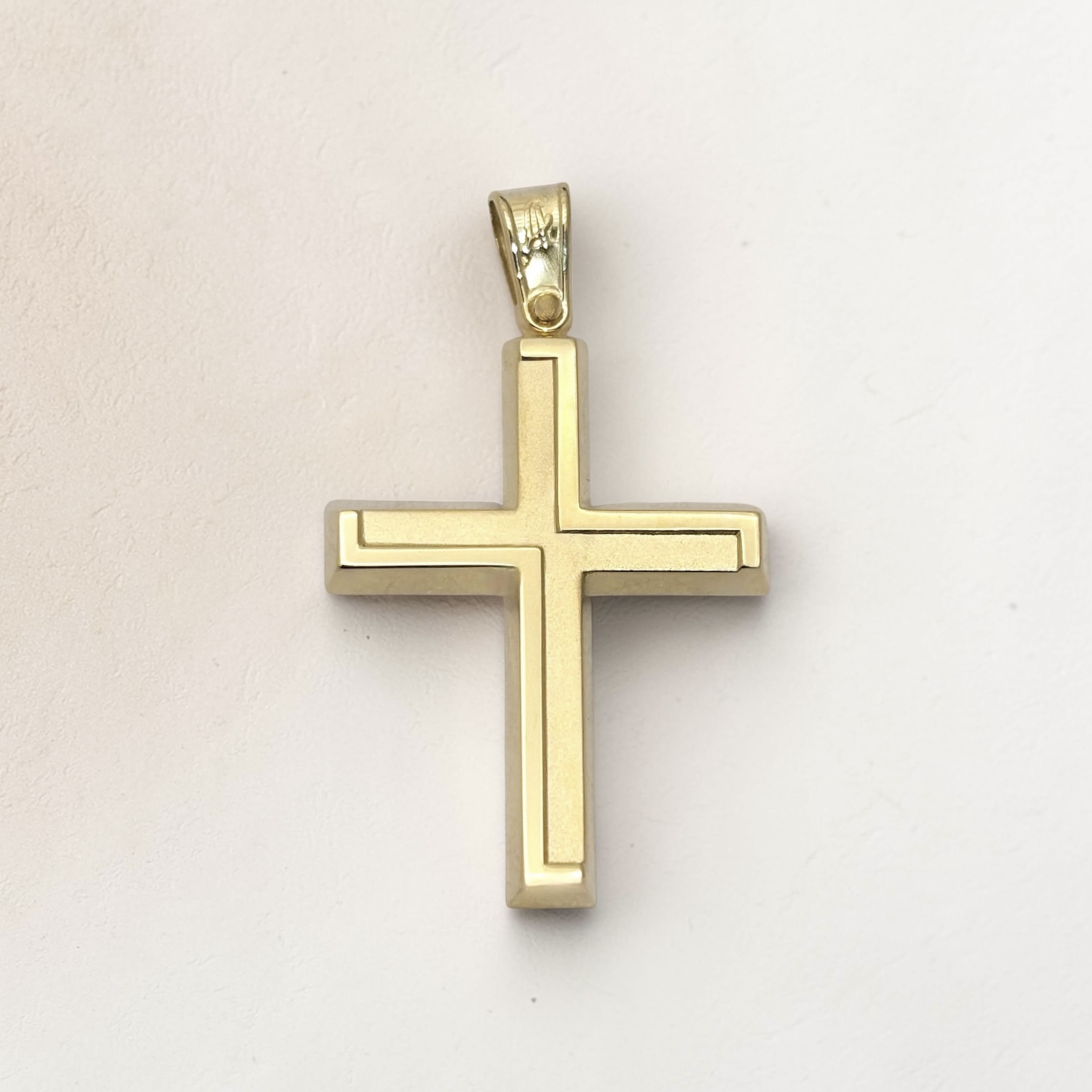 Χρυσός σταυρός βάπτισης για αγόρι με λουστράτη και ματ επιφάνεια , κ14