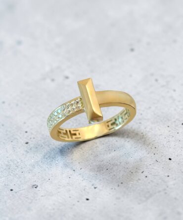 Χρυσό γυναικείο δαχτυλίδι με πέτρες ζιργκόν ,κ9