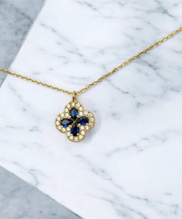 Χρυσό μενταγιόν στυλ Van cleef με μπλε και λευκές πέτρες ζιργκόν , κ14