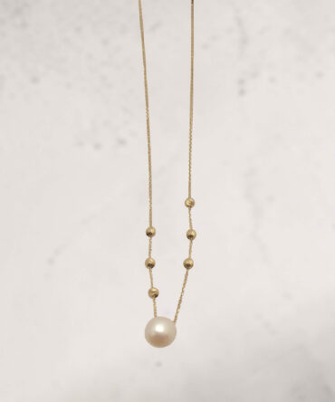 Χρυσό μενταγιόν με μαργαριτάρι fresh water 8-9mm και χρυσές μπίλιες διαμανταριστές 3mm , k14