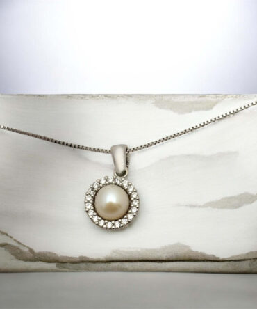 Λευκόχρυσο μενταγιόν ροζέτα με μαργαριτάρι και πέτρες ζιργκόν , κ14