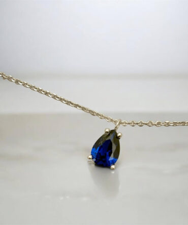 Λευκόχρυσο μενταγιόν σε σχήμα δάκρυ με μπλε πέτρα ζιργκόν ,κ9