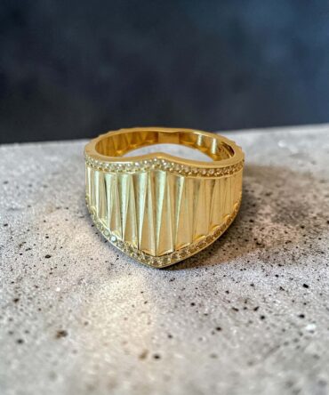 Χρυσό γυναικείο δαχτυλίδι με πέτρες ζιργκόν ,κ9