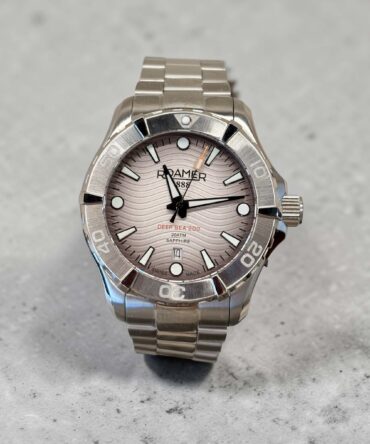 Ανδρικό ρολόι Roamer με ασημί ατσάλινο μπρασελέ και ασημί καντράν