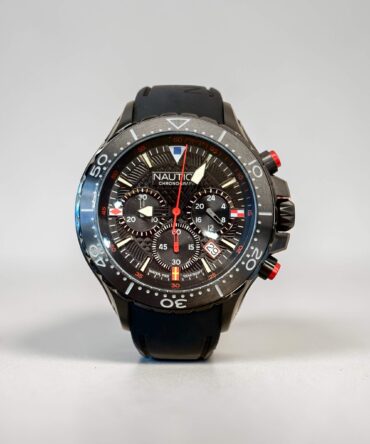 Ανδρικό ρολόι Nautica με λουράκι σιλικόνης μαύρο και μαύρο καντράν με βιδωτή κορώνα
