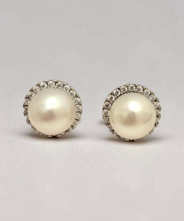 Λευκόχρυσα σκουλαρίκια γυναικεία καρφωτά στο αυτί στυλ ροζέτα με μαργαριτάρι και πέτρες ζιργκόν , κ14