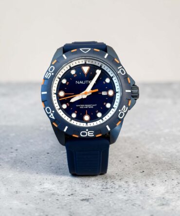 Ανδρικό ρολόι Nautica με λουράκι σιλικόνης μπλε και μπλε καντράν με βιδωτή κορώνα