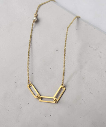 Χρυσό γυναικείο μενταγιόν με γεωμετρικά σχήματα και μαργαριτάρι , κ9