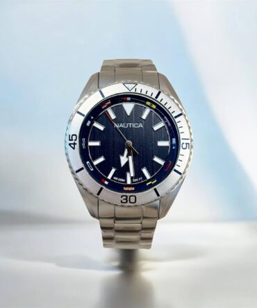 Ανδρικό ρολόι Νautica με ασημί ατσάλινο μπρασελέ και μπλε κεντράν με βιδωτή κορώνα