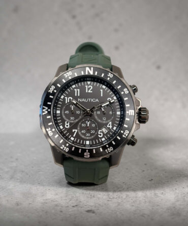 Ανδρικό ρολόι Nautica με λουράκι σιλικόνης χακί και μαύρο καντράν