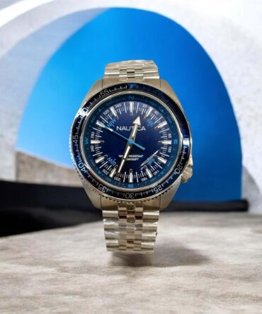 Ανδρικό ρολόι Nautica με ασημί ατσάλινο μπρασελέ και μπλε καντράν με βιδωτή κορώνα
