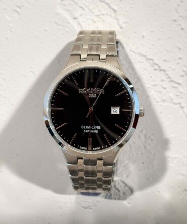 Ανδρικό ρολόι Roamer με ασημί ατσάλινο μπρασελέ και μαύρο καντράν