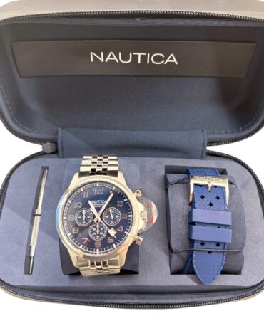 Ανδρικό ρολόι Nautica με ασημί ατσάλινο μπρασελέ και μπλε καντράν με βιδωτή κορώνα σε συσκευασία δώρου με έξτρα λουράκι μπλε