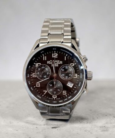 Ανδρικό ρολόι Roamer με ασημί ατσάλινο μπρασελέ και μαύρο καντράν