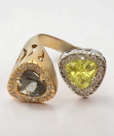 Δίχρωμο δαχτυλίδι με χρωματιστές πέτρες ζιργκόν , κ14