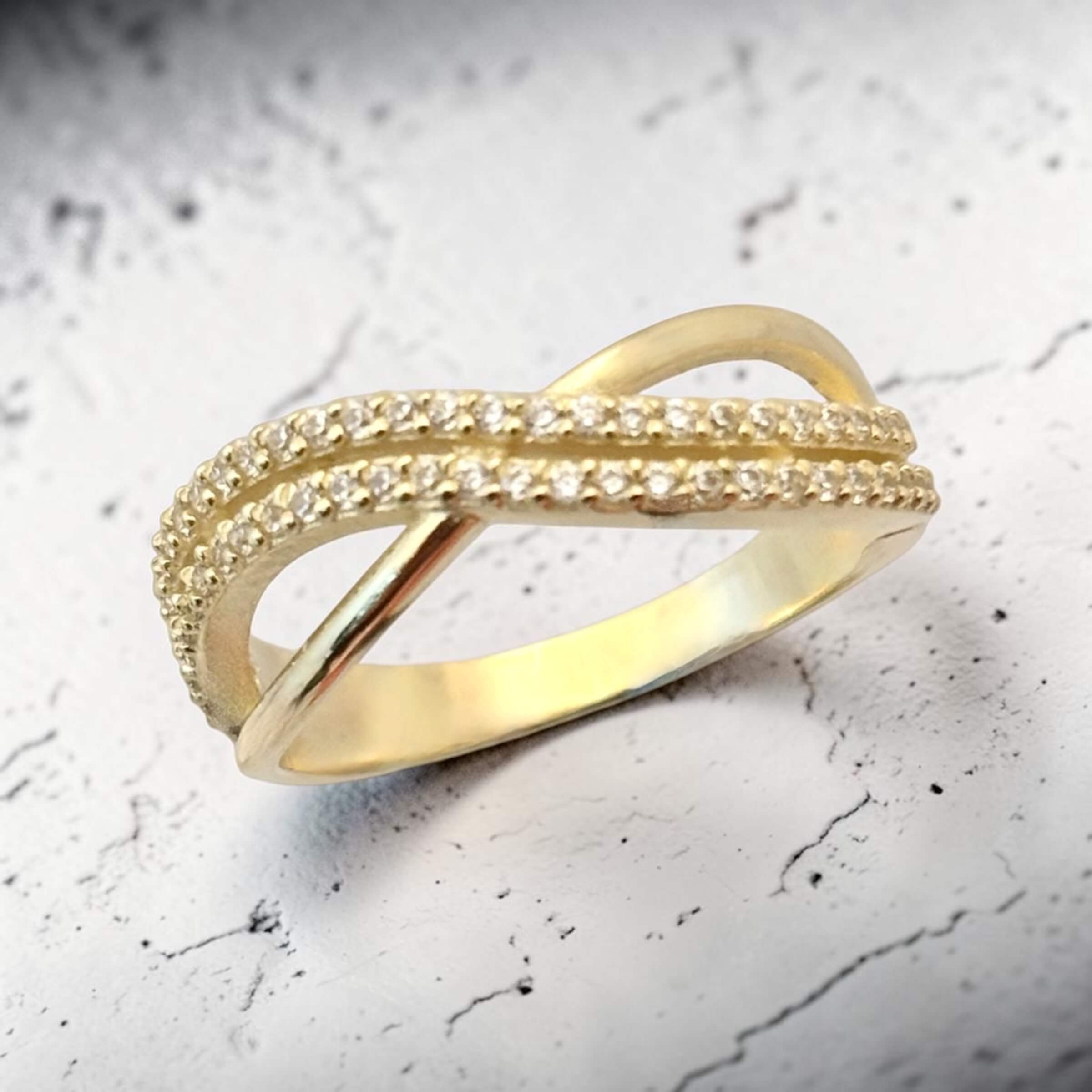 Χρυσό δαχτυλίδι γυναικείο με πέτρες ζιργκόν , κ9