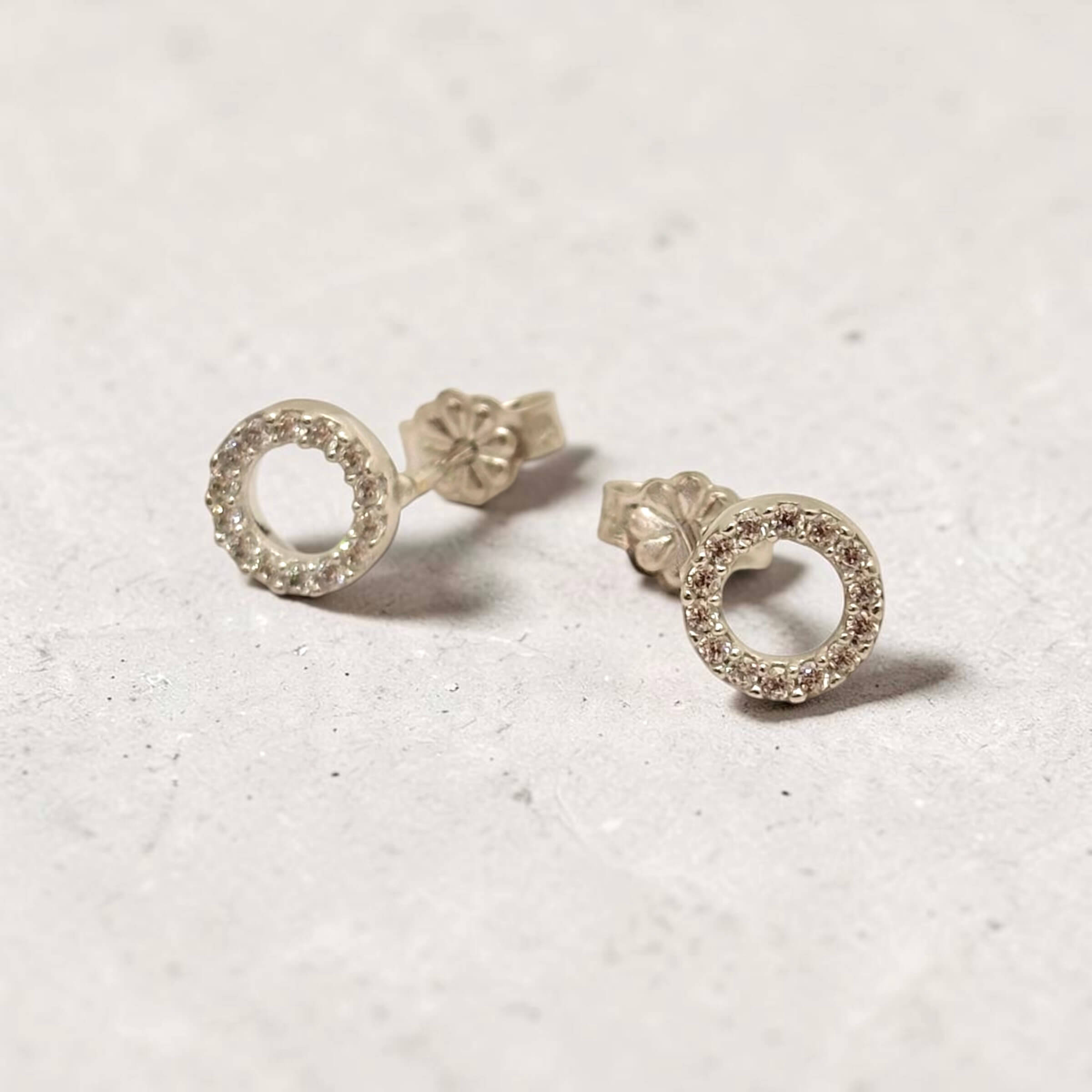 Λευκόχρυσα σκουλαρίκια γυναικεία καρφωτά στο αυτί με πέτρες ζιργκόν , κ14