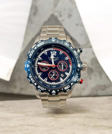Ανδρικό ρολόι Nautica με ασημί ατσάλινο μπρασελέ και μπλε καντράν με κόκκινες λεπτομέρειες με βιδωτή κορώνα
