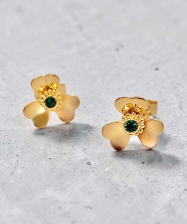Χρυσά σκουλαρίκια γυναικεία καρφωτά στο αυτί σε σχήμα λουλούδι με πράσινες πέτρες ζιργκόν , κ14