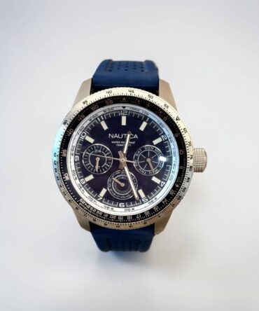 Ανδρικό ρολόι Nautica με λουράκι σιλικόνης μπλε και μπλε καντράν με βιδωτή κορώνα